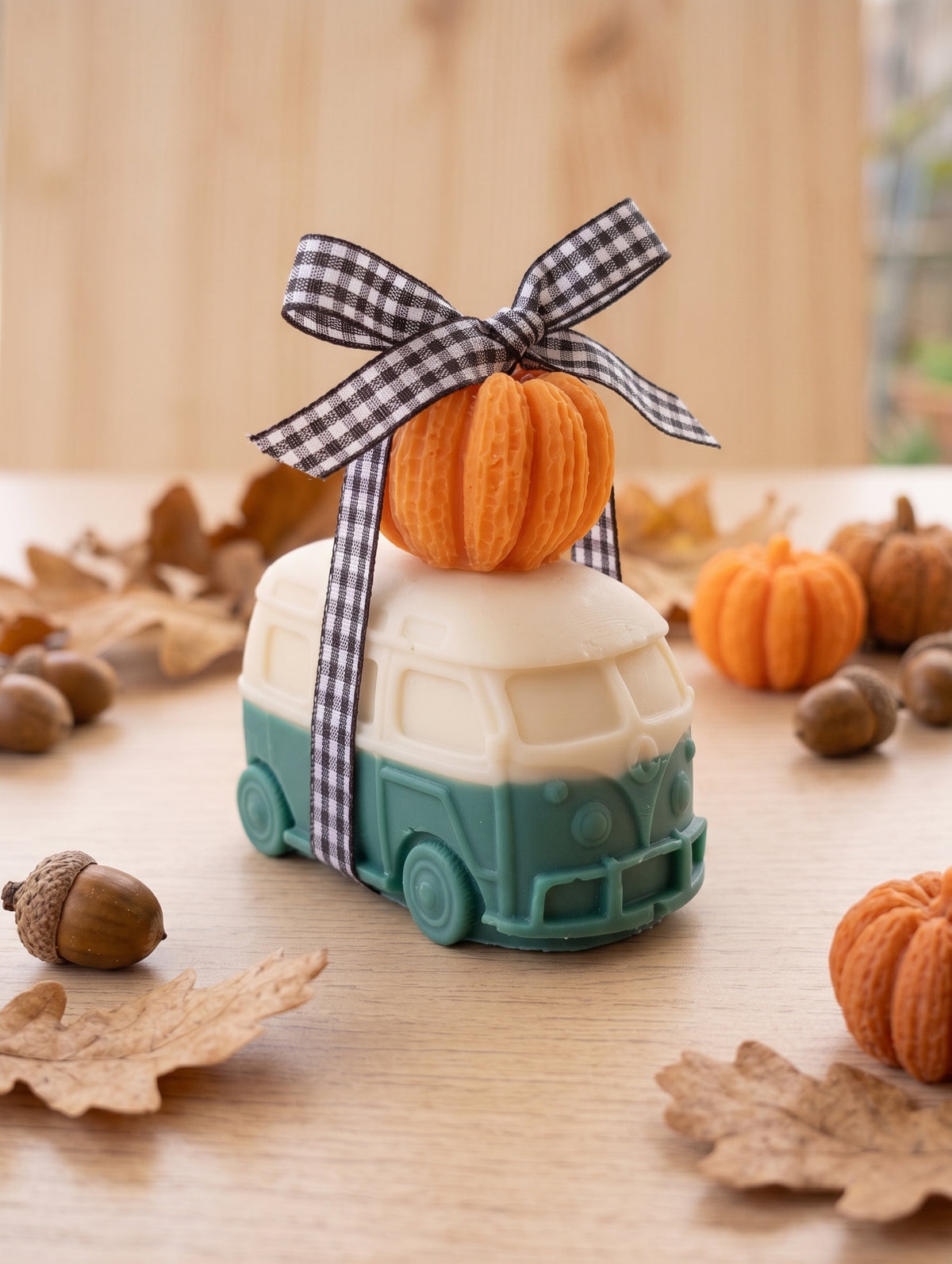 [Rutas de libertad] Campers color verde y blanco con calabaza «Rumbo libre»