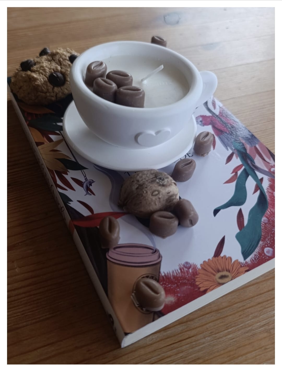 [Refugio Interior] Vela en taza decorativa «Café con amor»