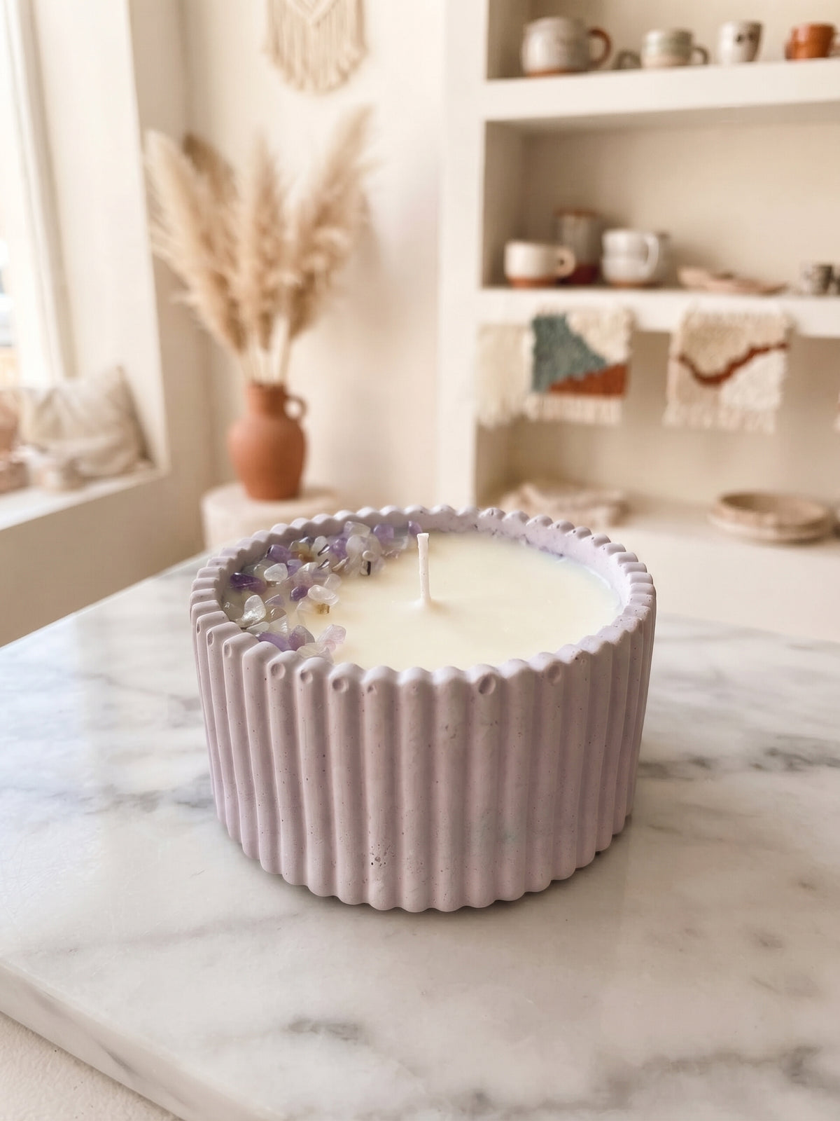 [Refugio Interior] Vela decorada aroma fresa y nata «Crepitar de Calma»