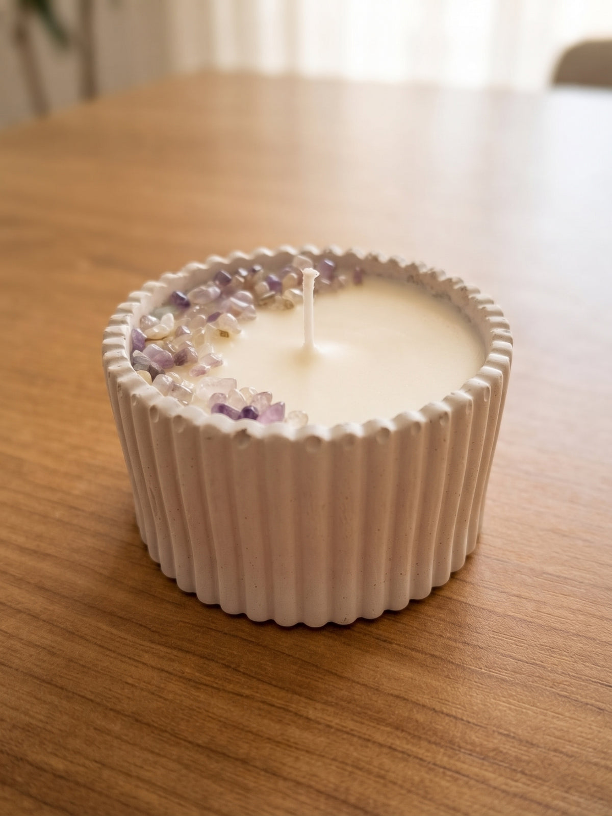 [Refugio Interior] Vela decorada aroma fresa y nata «Crepitar de Calma»