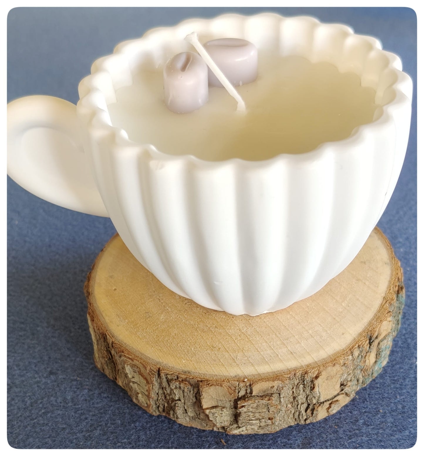 [Refugio Interior] Vela en taza decorativa «Café con amor»